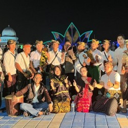 Kelompok Cilokak SMAN 2 Gerung Tampil Memukau pada Car Free Night Lombok Barat